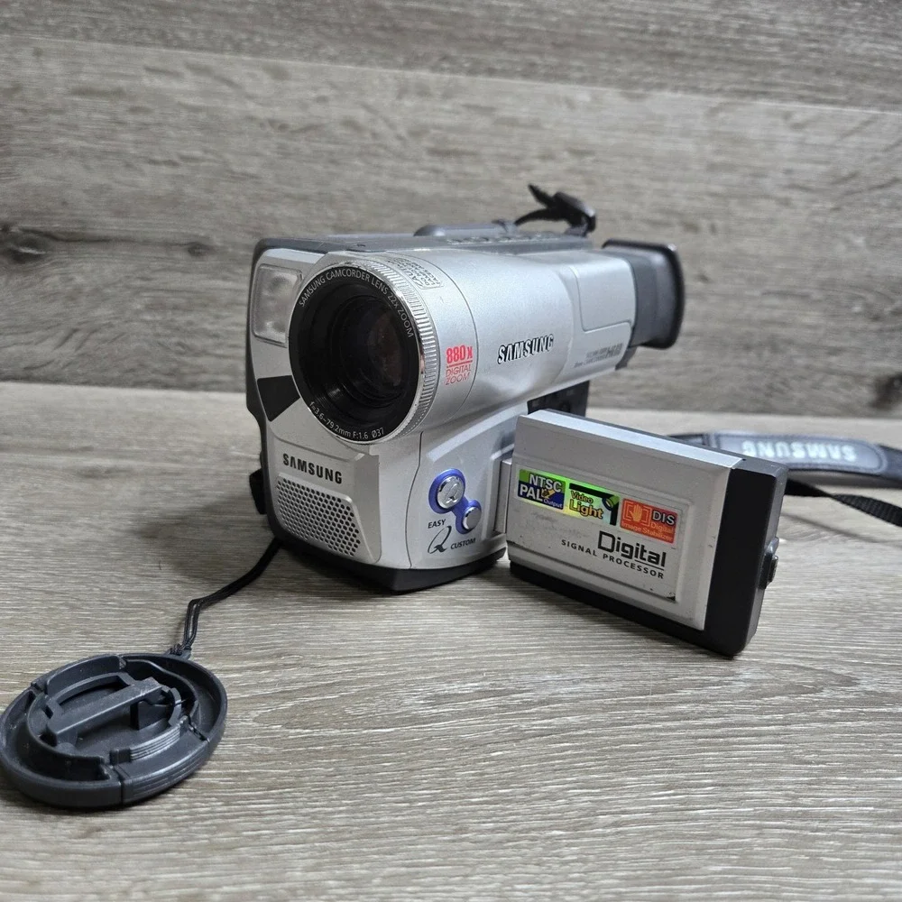 Samsung SCL906 NTSC Video Camera Camcorder (No battery or charger) As Is